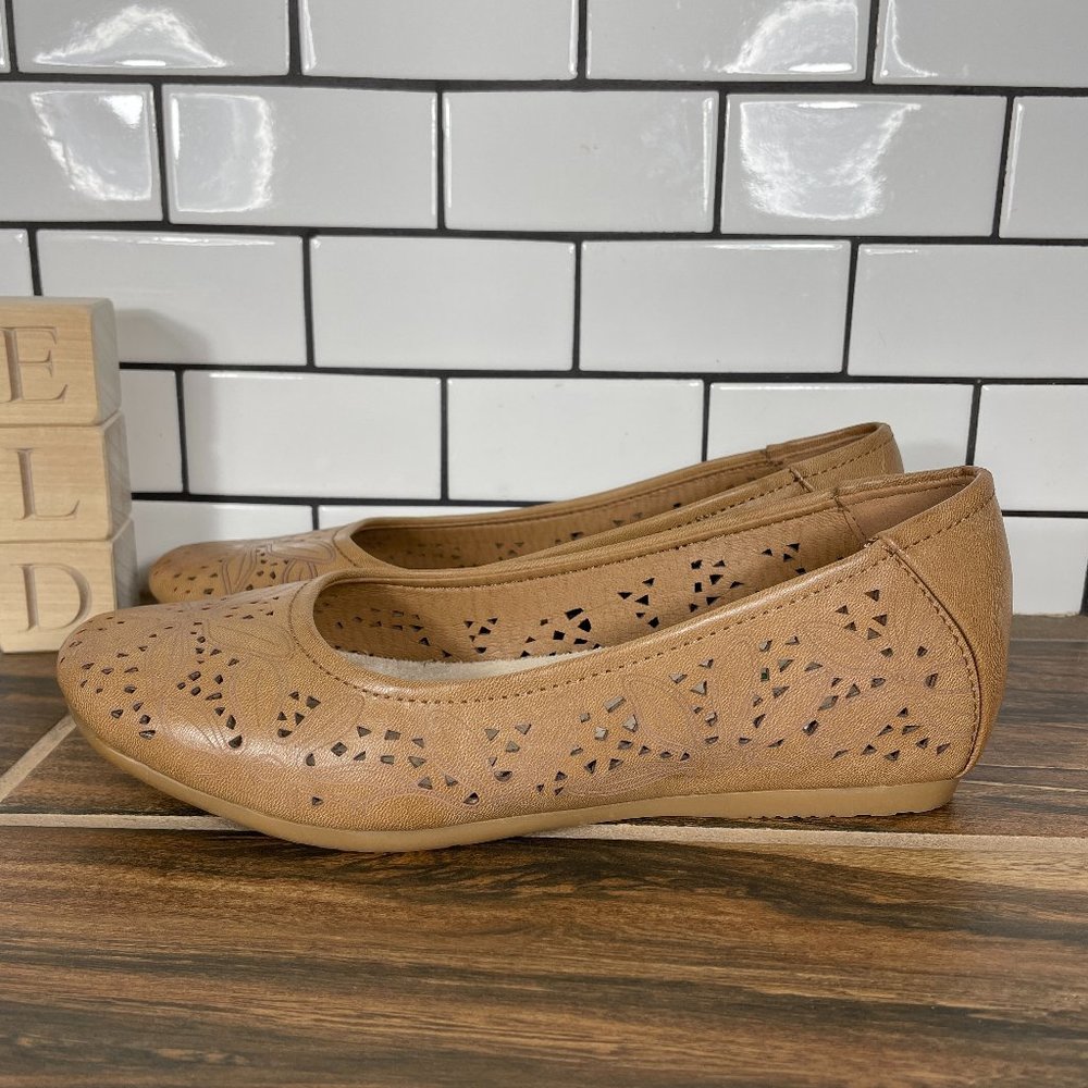 BareTraps Mariah Womens Size 7.5 Shoes Caramel Hidden Wedge Slip On Comfort Flat